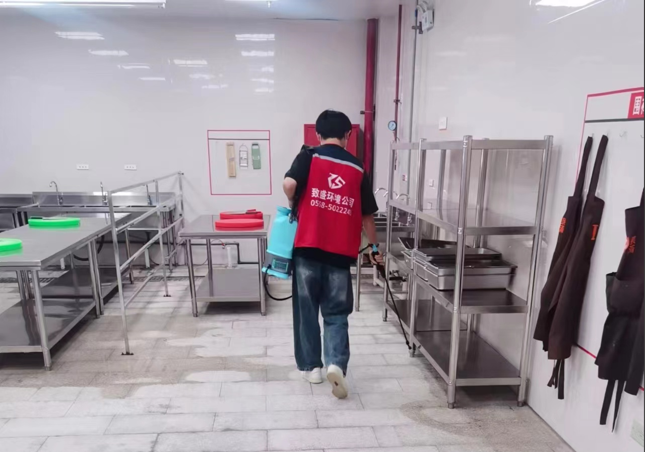 淮北師范攜手泉滿(mǎn)餐飲，共同開(kāi)展除四害行動(dòng)